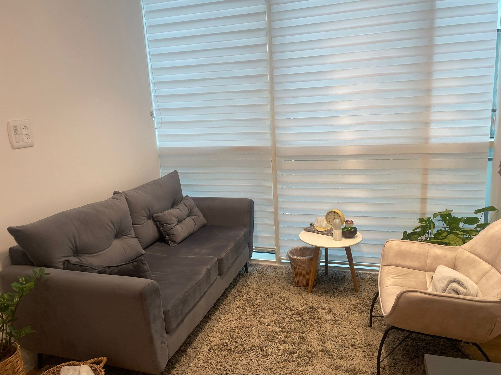 חדר הטיפולים - ספה נוחה ואווירה חמה